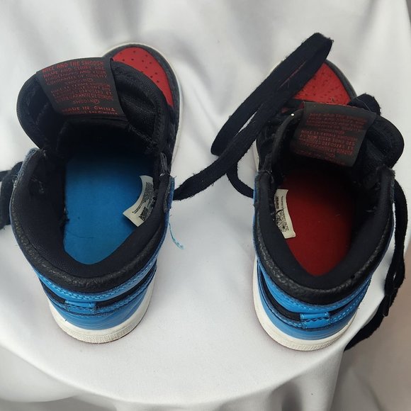 Air Jordan 1 Retro High OG "UNC To Chicago" (Preschool) - Picture 5 of 7
